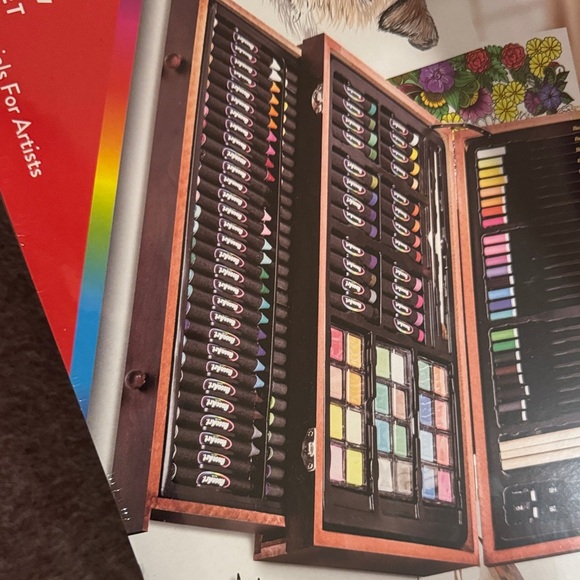 RoseArt Premium 142-Piece Artist Set - Black and Brown - Picture 3 of 6